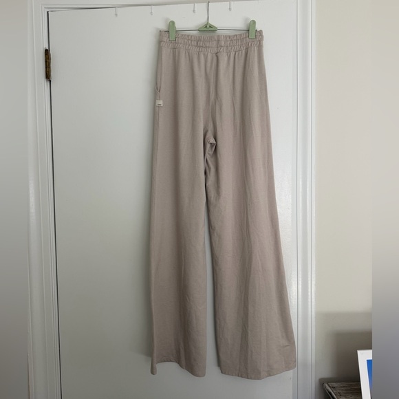 Vuori Halo Essential Wide Leg Pants DreamKnit Ecru Heather Athleisure S - Picture 3 of 4